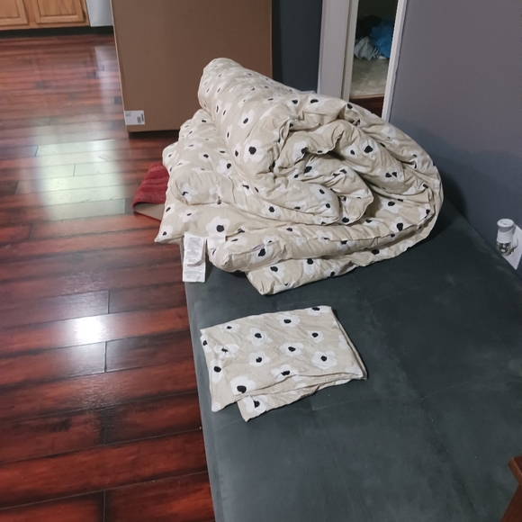 Bedspread with one pillow case - Picture 5 of 5